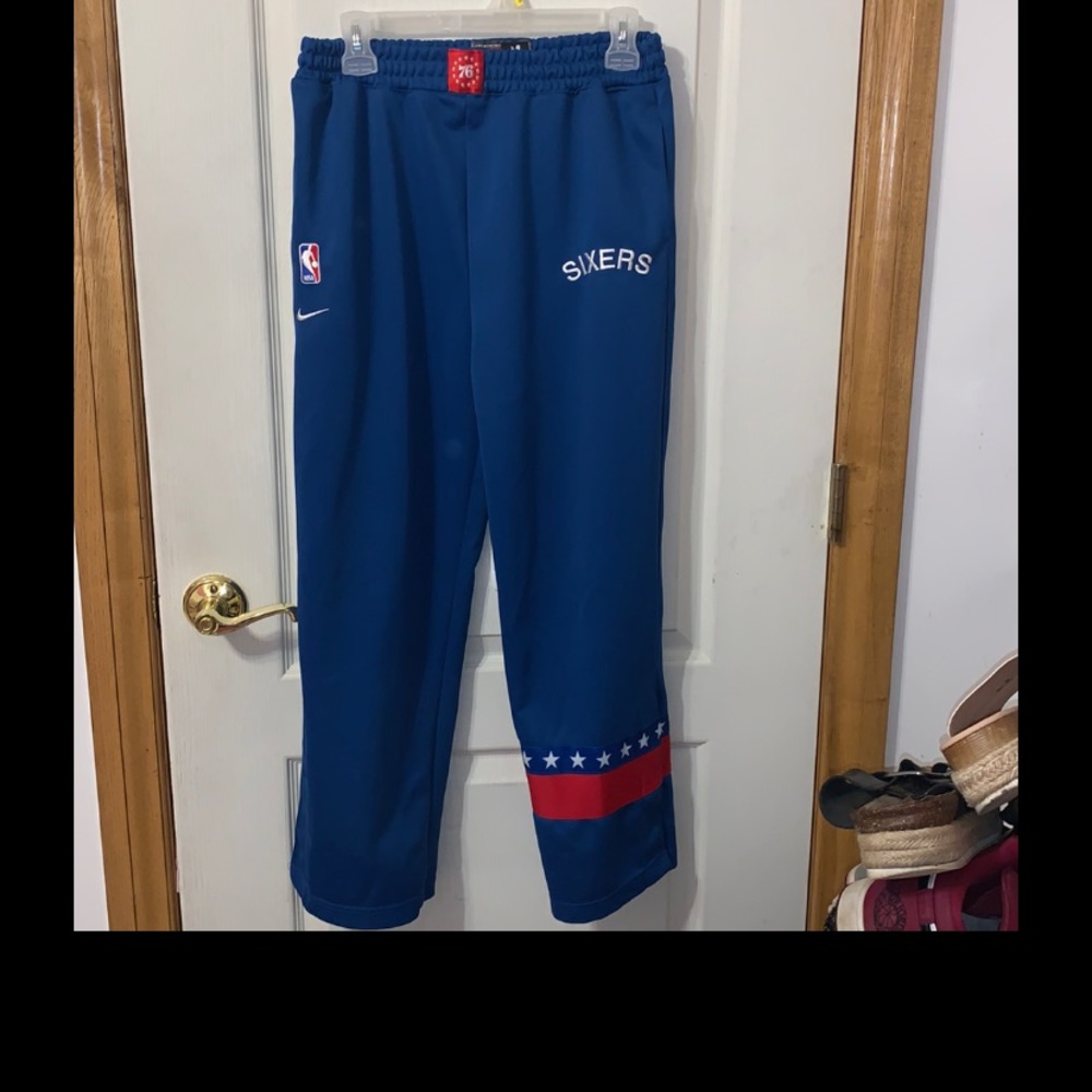 Nike Philadelphia Sixers metal snap sweatpants 
Snaps on bottom Med
Boys 12/14